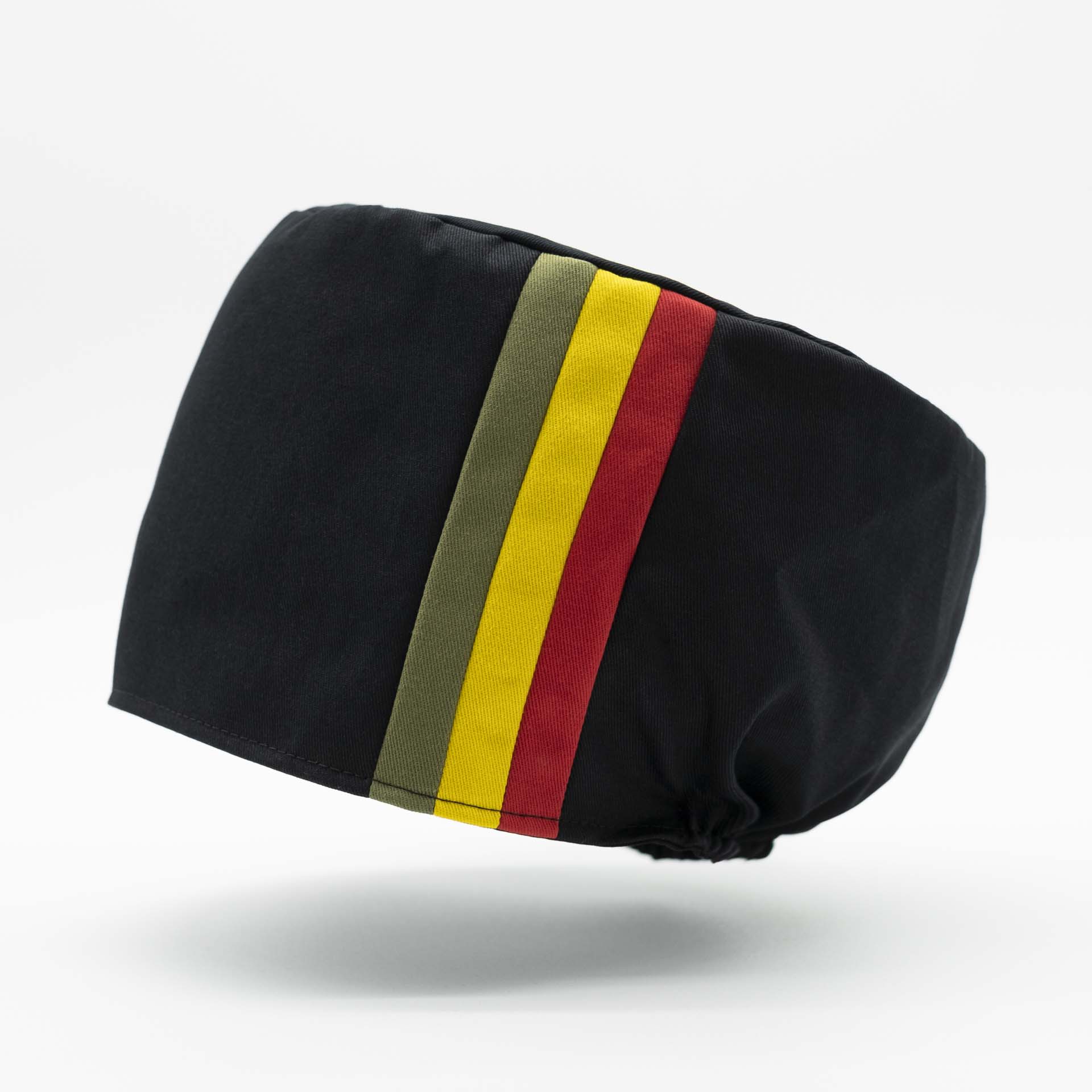 Rasta hat without visor in black cotton with 3 stripes green yellow red on the Ethiopian side. Integrated liner