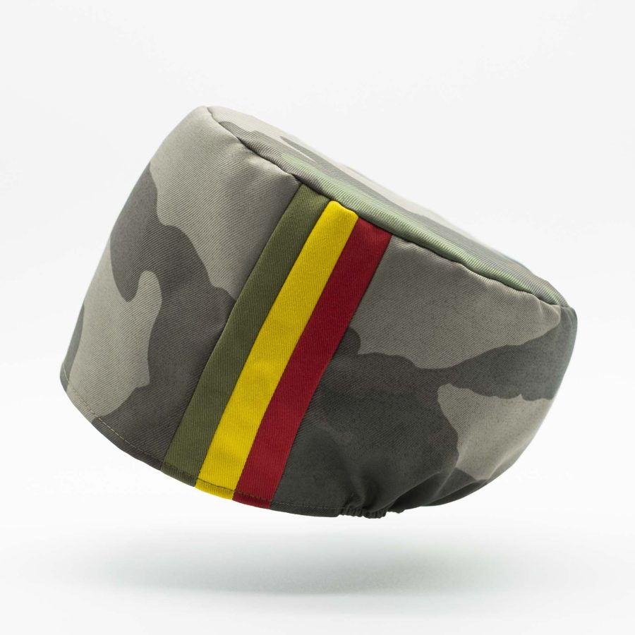 Chapeau Rasta sans visière en camouflage militaire de l'Armée Française et bande vert jaune rouge sur le coté. Doublure intégrée