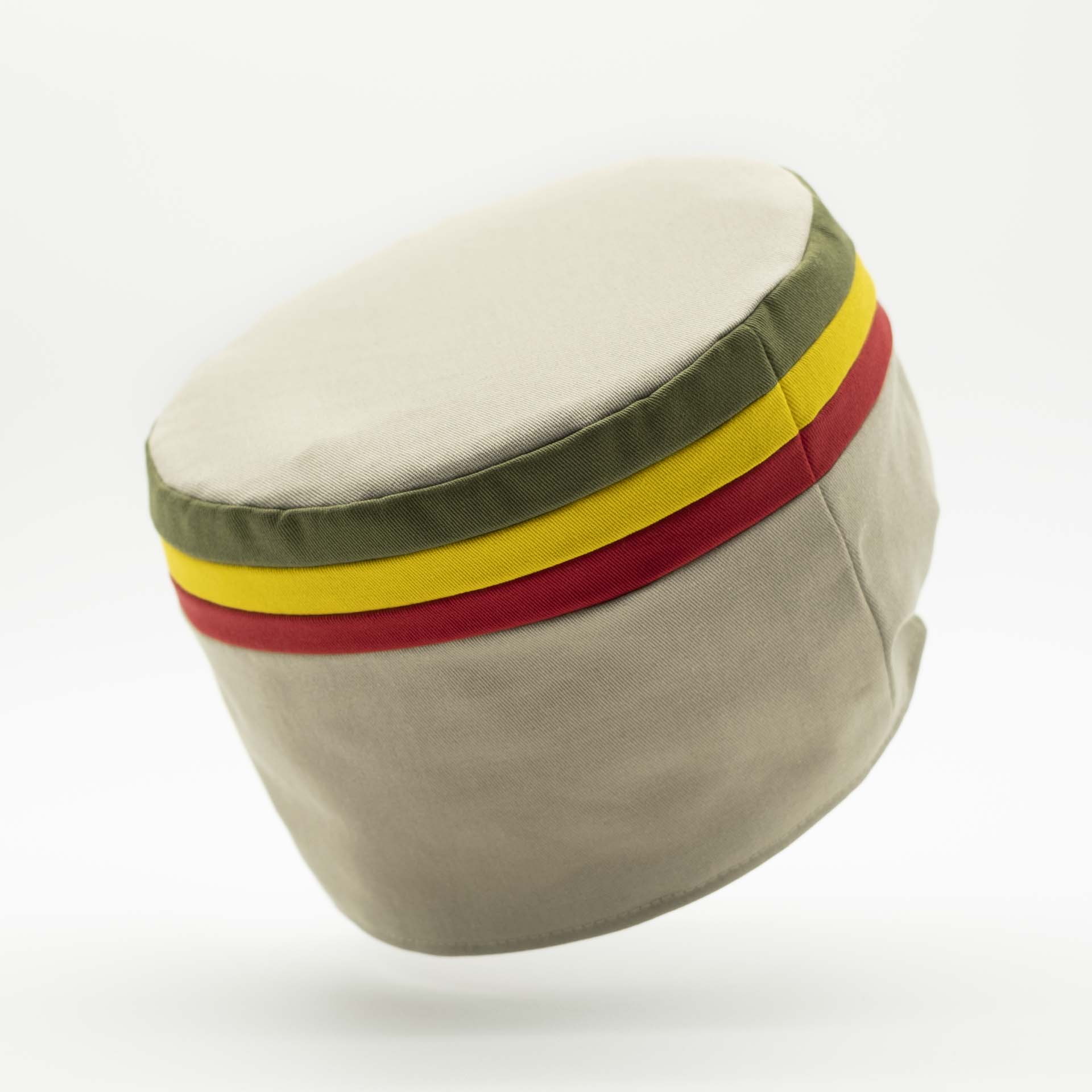 Rasta crown without visor. Beige cotton with red gold and green stripes at the top of the tam.