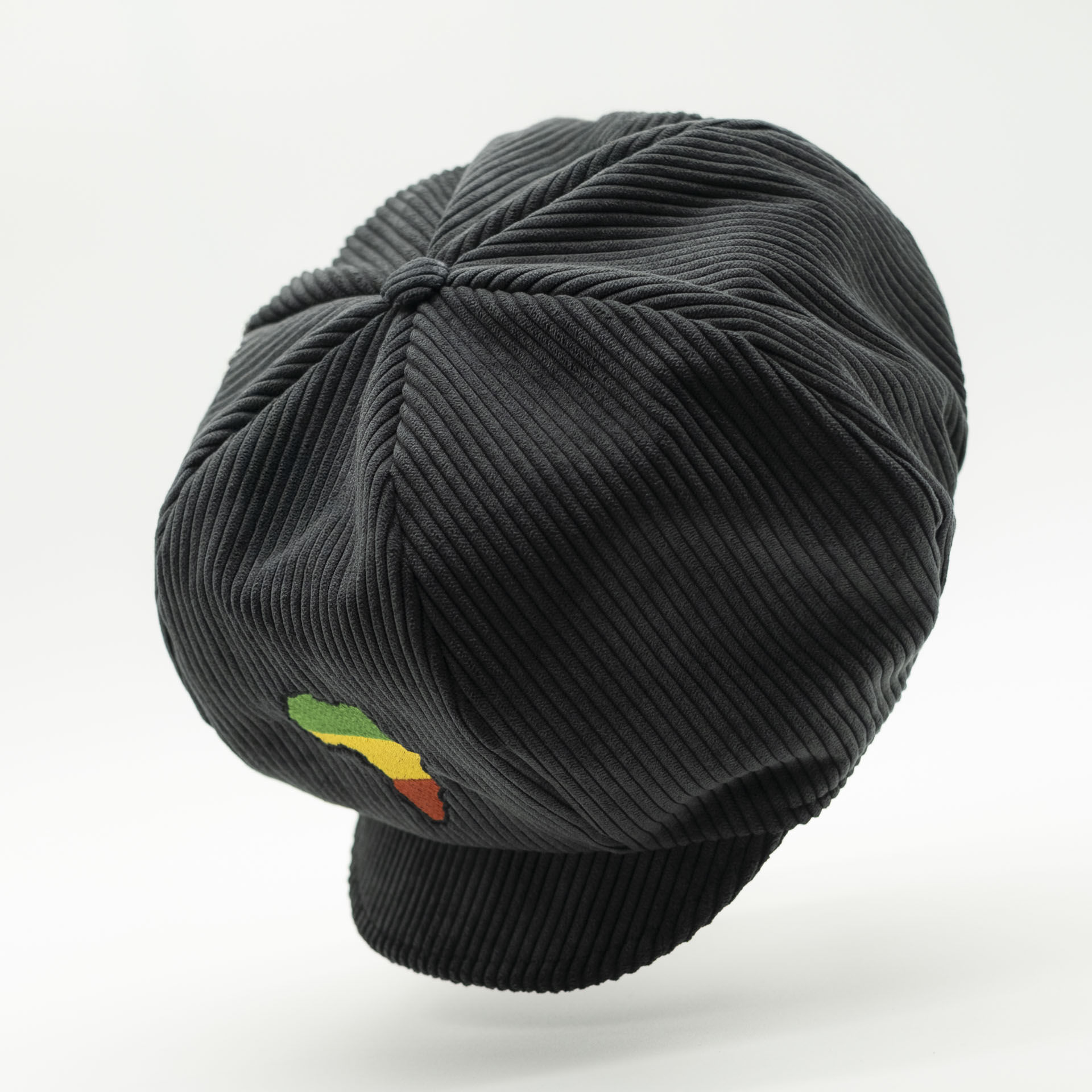 Anthracite rasta hat for dreads with embroidery of Africa in red gold and green