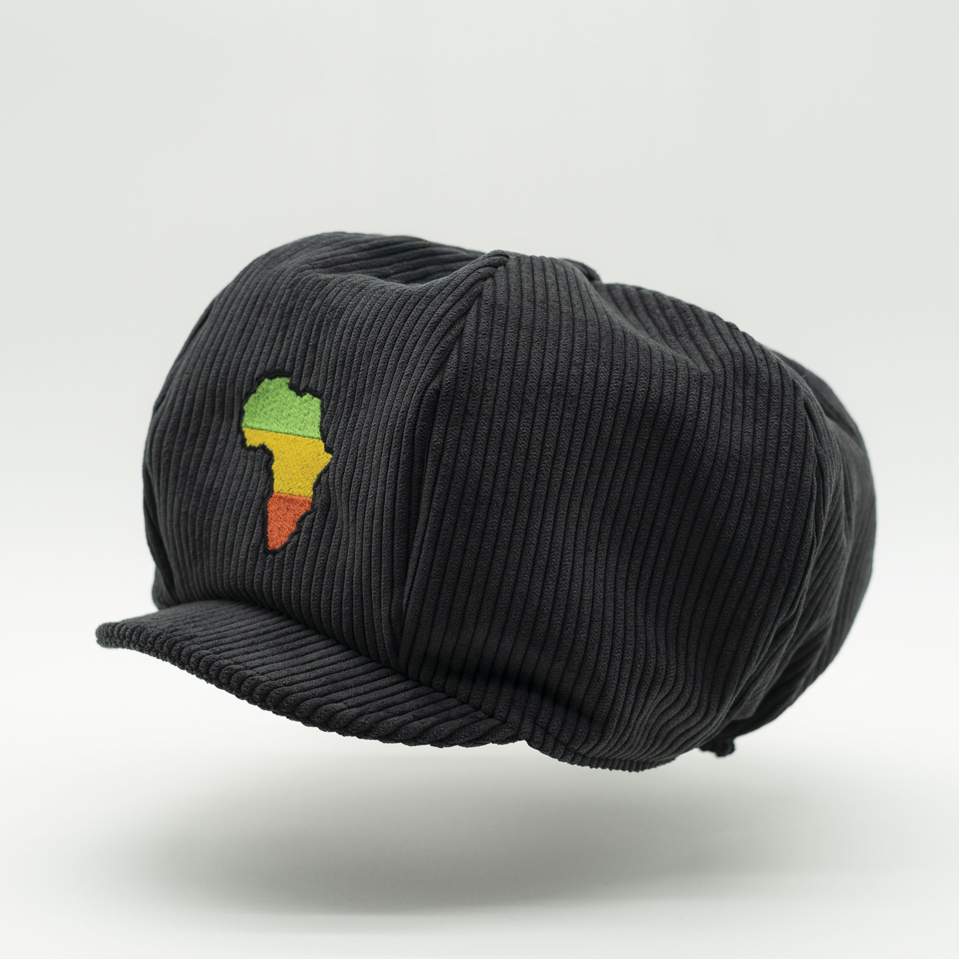 Chapeau rasta dread velours côtelé anthracite broderie Afrique vert jaune rouge