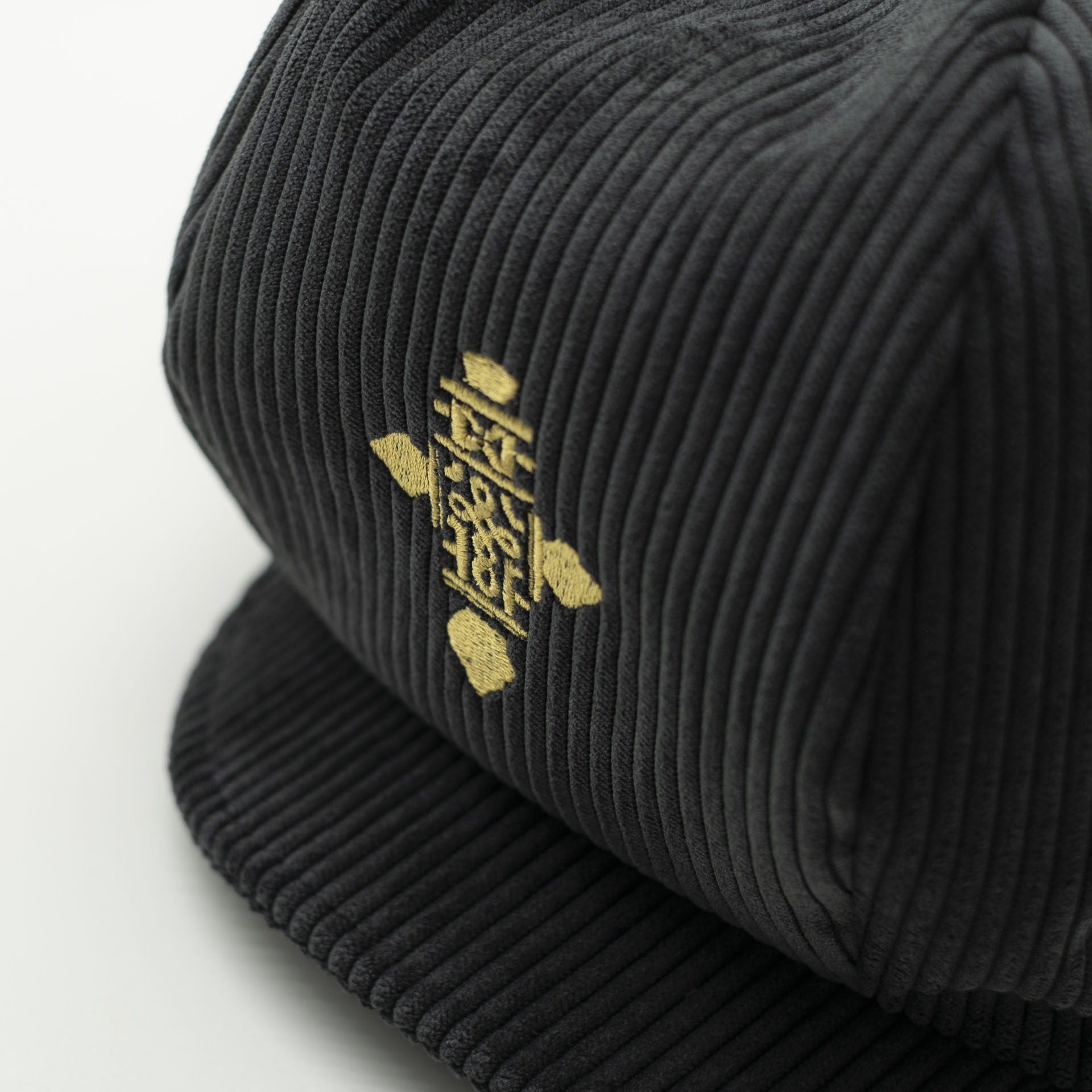 Anthracite rasta crown for dreadlocks with golden Ethiopian cross embroidered