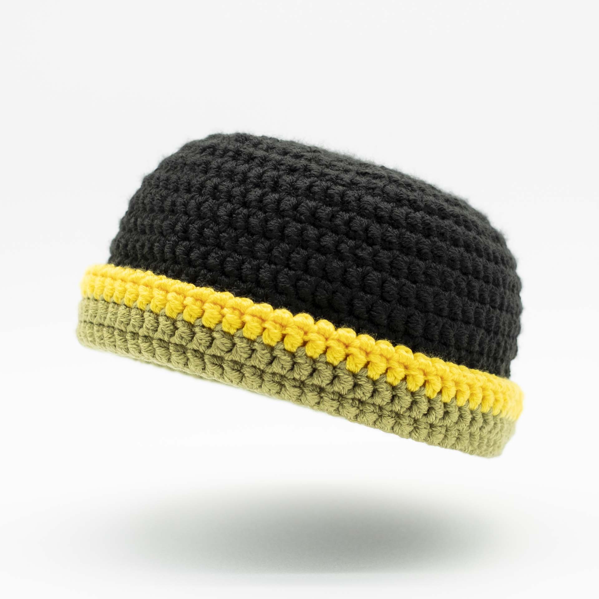 Beanie wool hat in black with a thin yellow and green hem in the colors of Jamaica