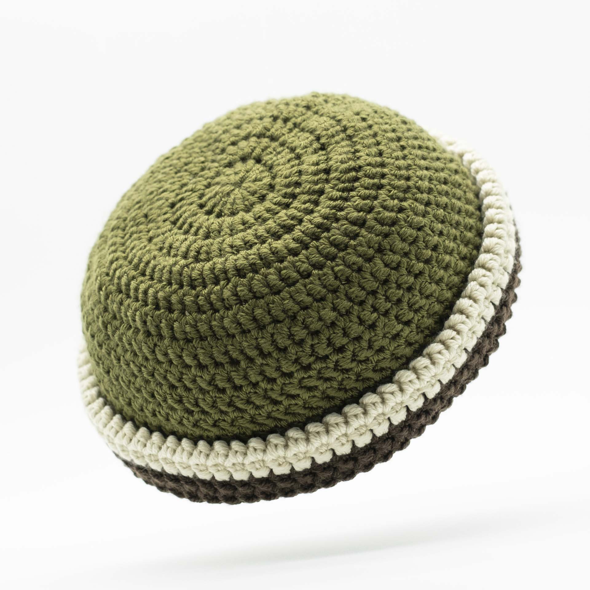 Bonnet Rasta en laine style marin de couleur vert kaki avec un ourlet crème et brun