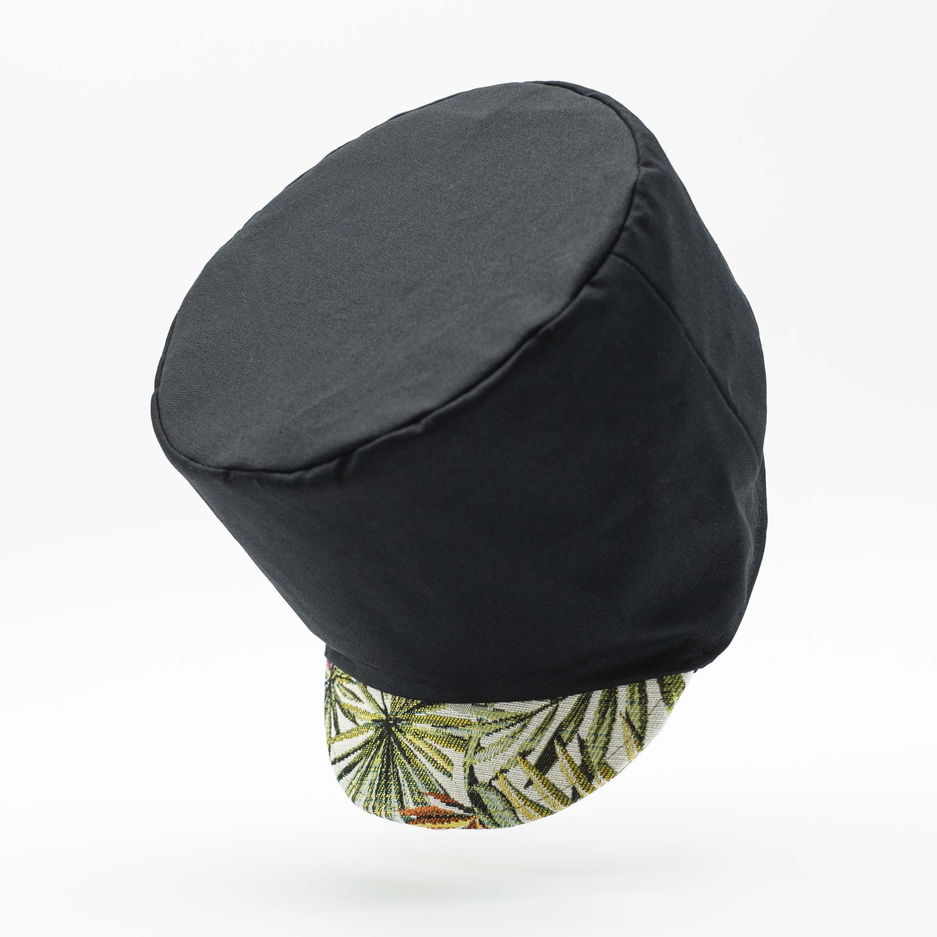 Rasta hat in black cotton with visor in tropical weave for dreadlocks black lining