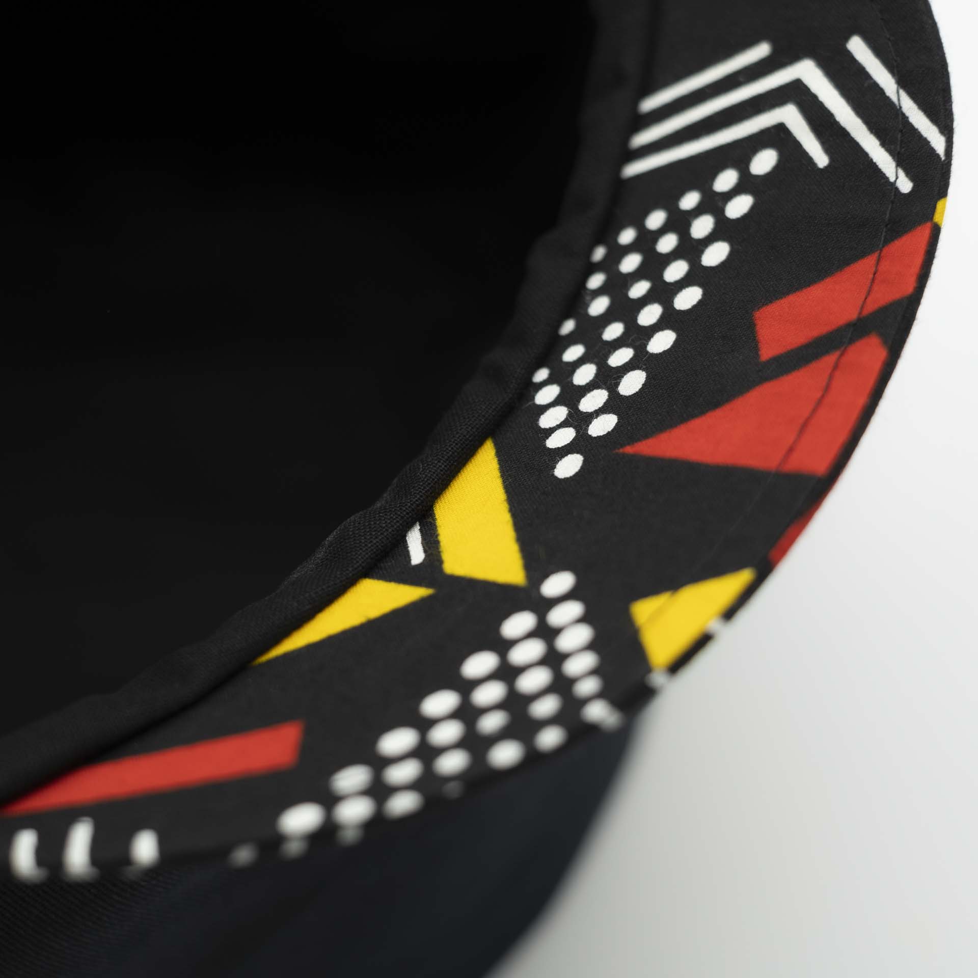 Couronne Rasta en coton noir avec visière en wax Africain motifs géométrique jaune et rouge pour dreadlocks doublure noir