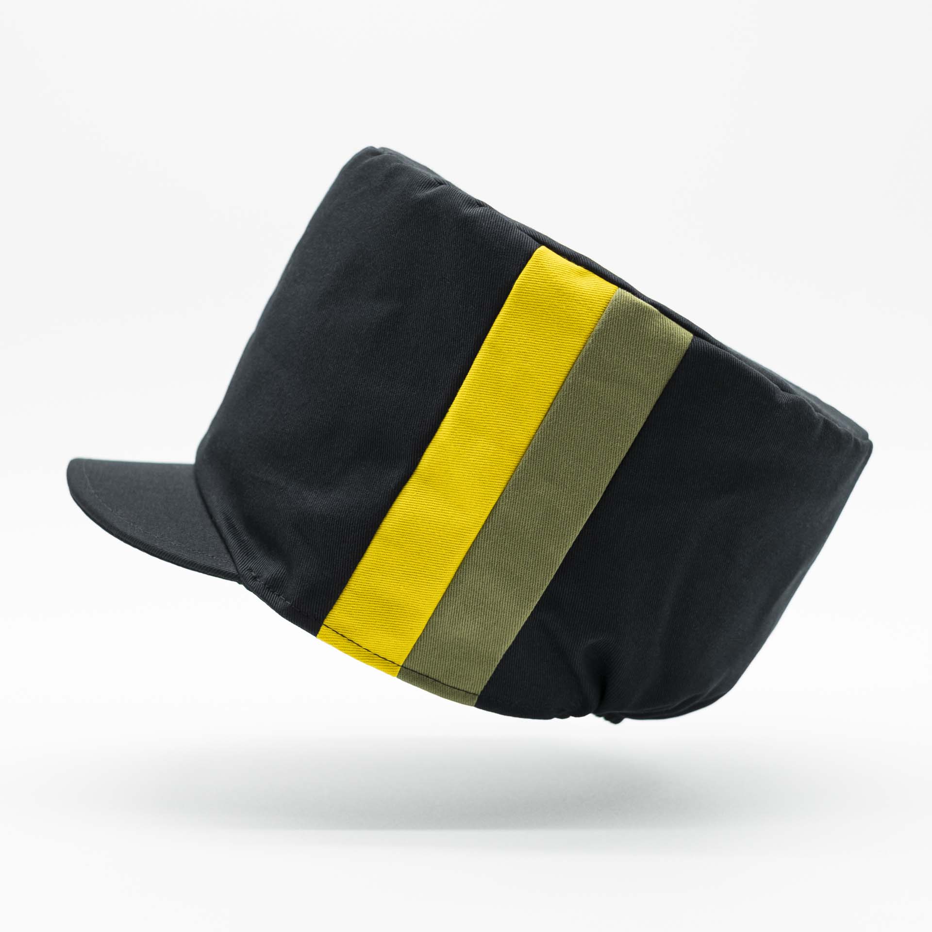 Chapeau Rasta pour dreadlocks en coton noir avec deux bandes vert jaune couleurs de la Jamaïque sur un côté du chapeau et doublure noir