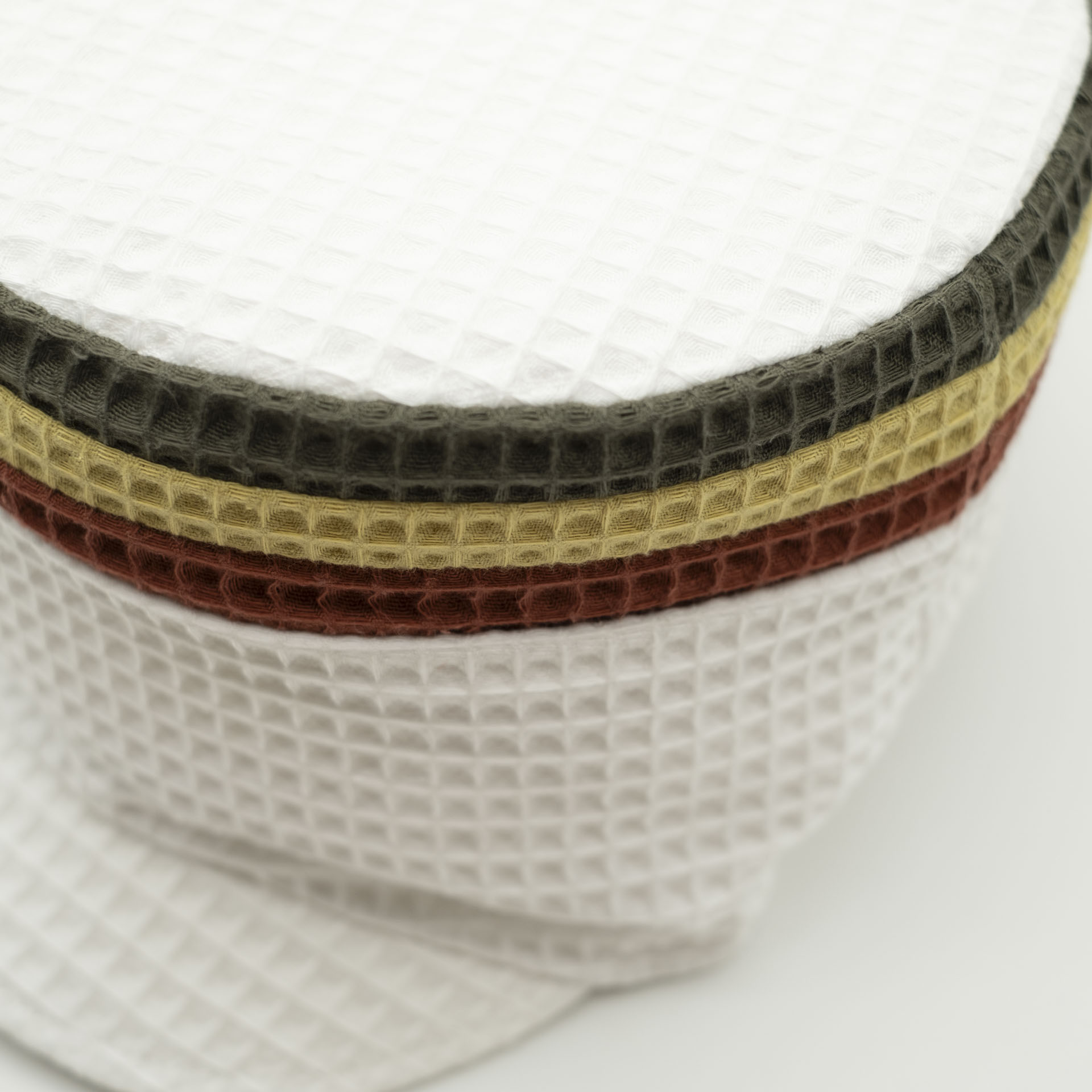 white rasta dreadlocks hat in waffle cotton with red gold green crown