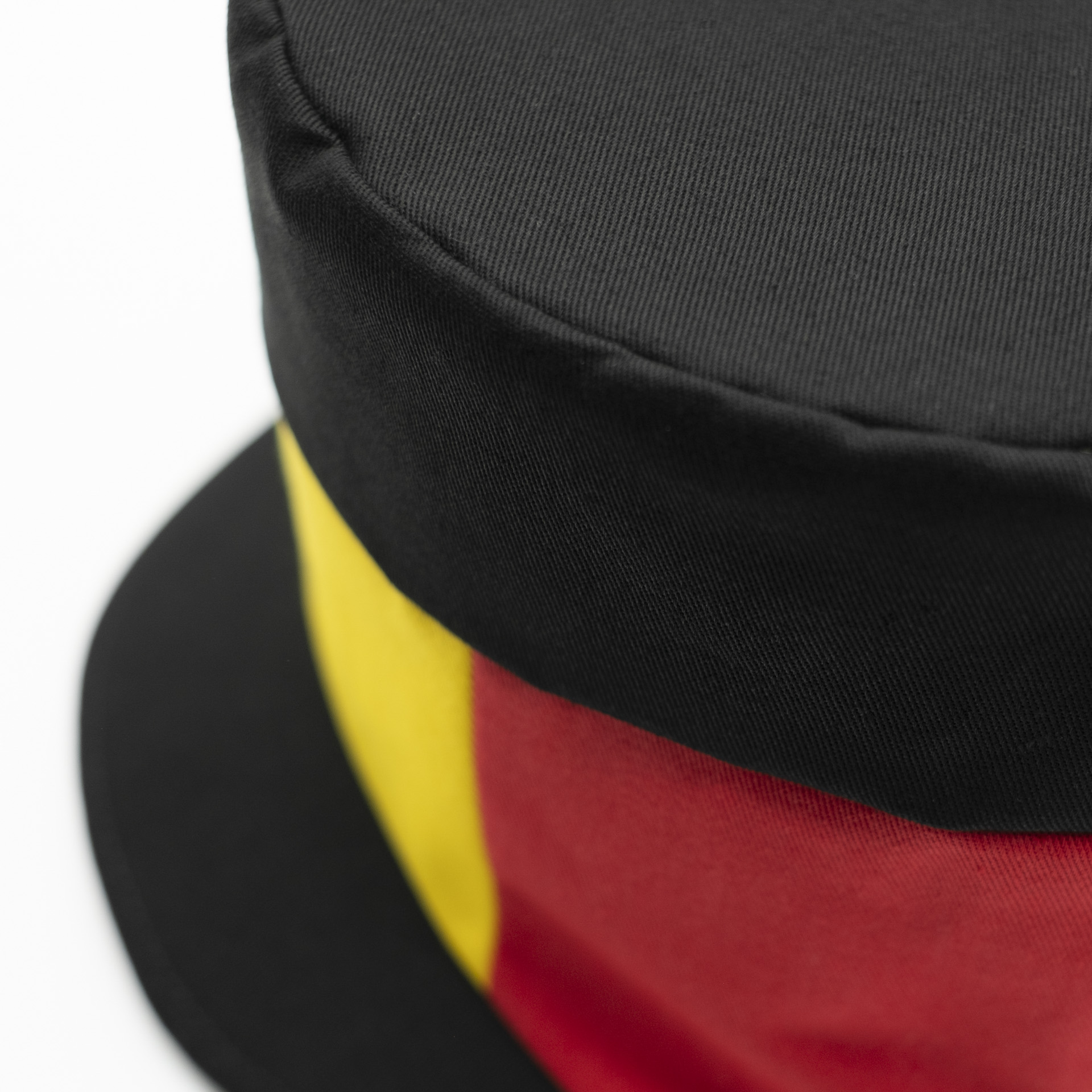 Casquette Rasta noir pour dreadlocks avec pan vert jaune rouge et doublure noir