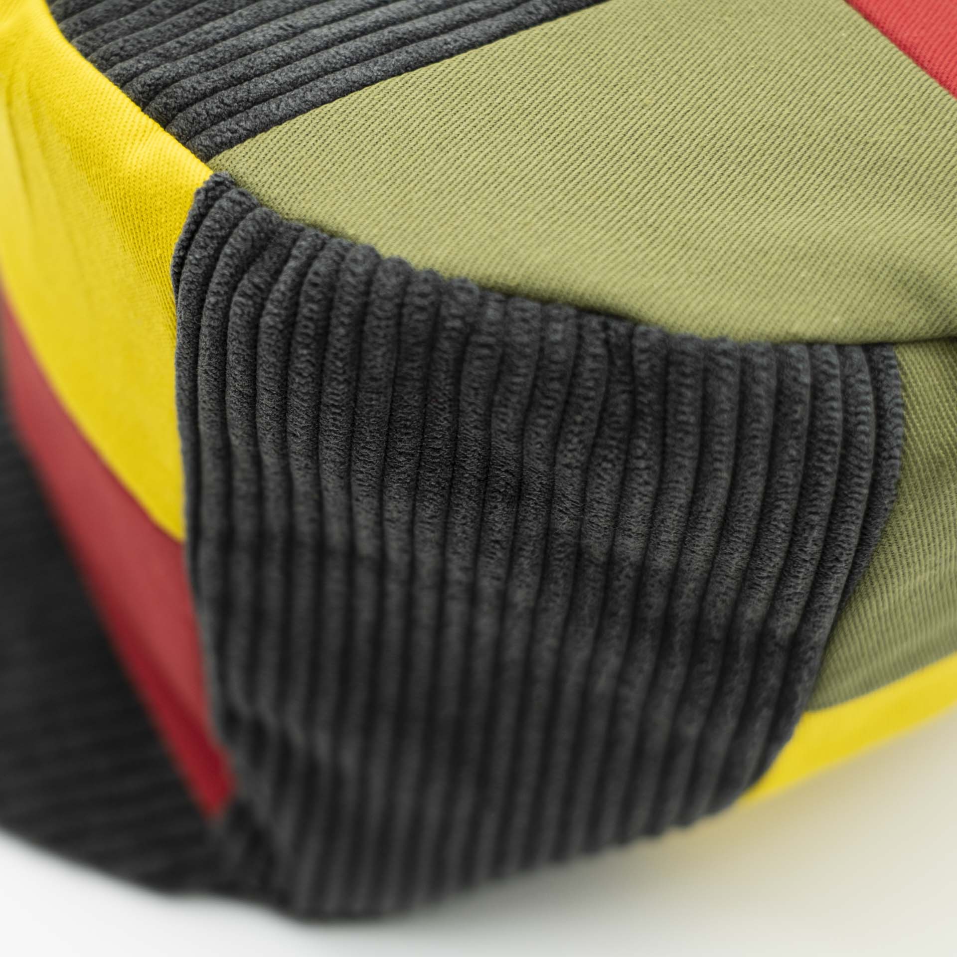 Rasta hat designed with an assembly of corduroy and unstructured effect cotton for dreadlocks black green yellow red