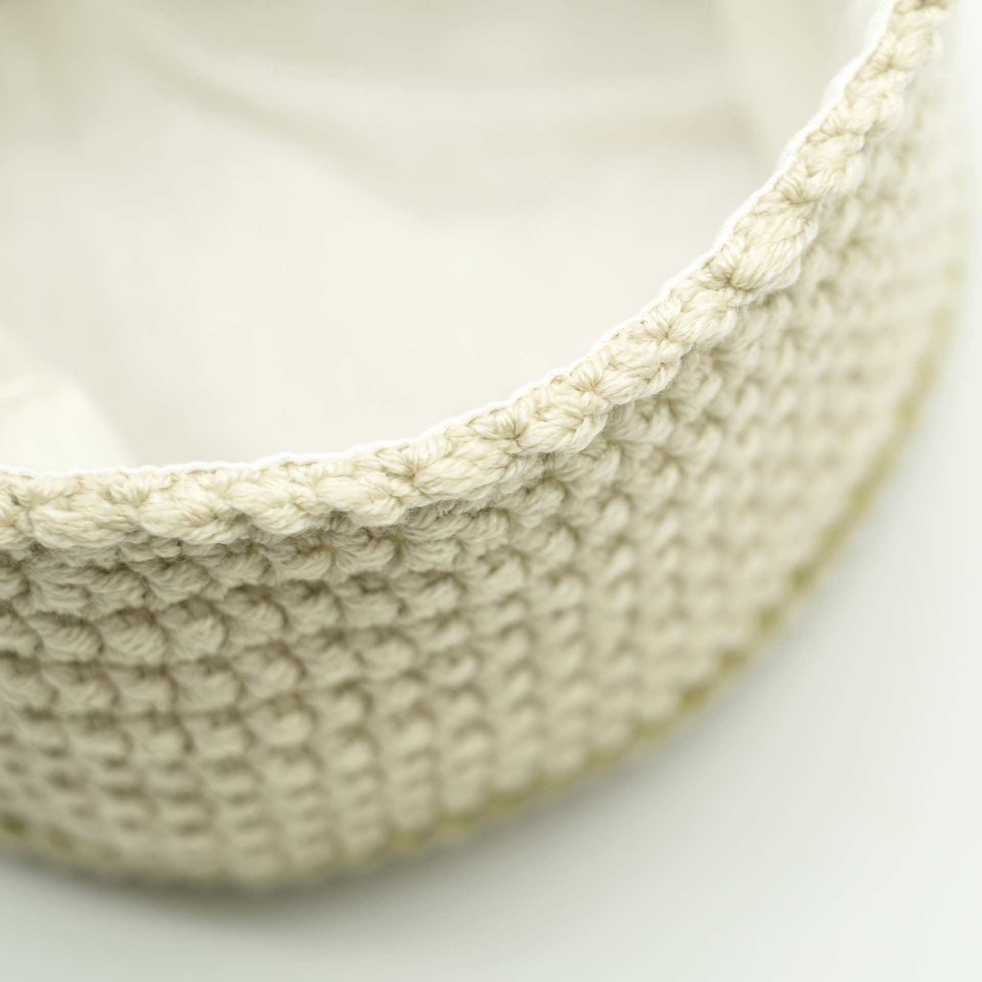 Bonnet en laine pour dreadlocks couleur principale crème et tam vert clair avec une fine bande