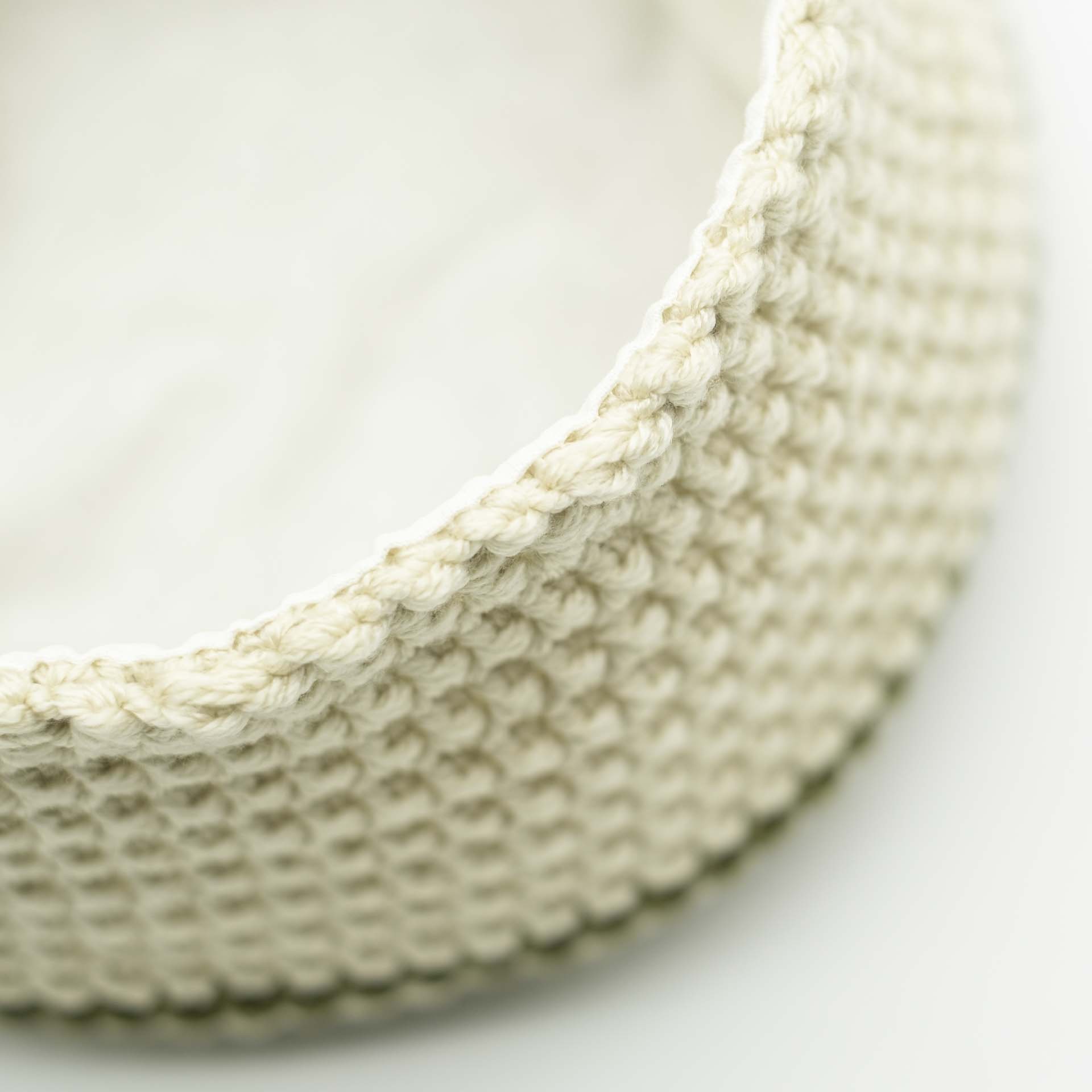 Bonnet en laine pour dreadlocks couleur principale crème et tam vert kaki avec une fine bande