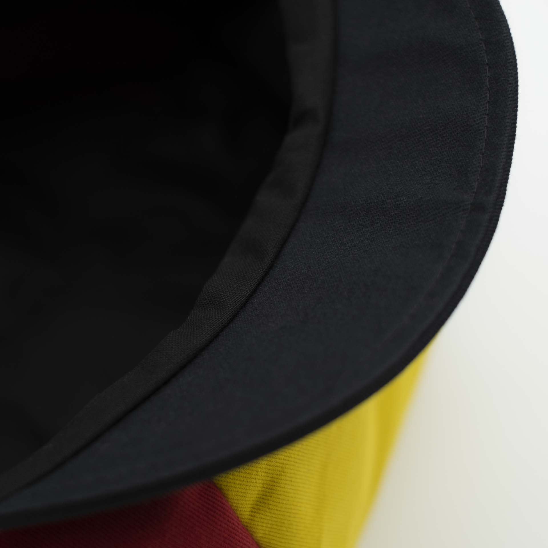 Casquette Rasta gavroche avec visière noir pour dreadlocks en coton vert jaune et rouge aux couleurs de l'Éthiopie et doublure noir