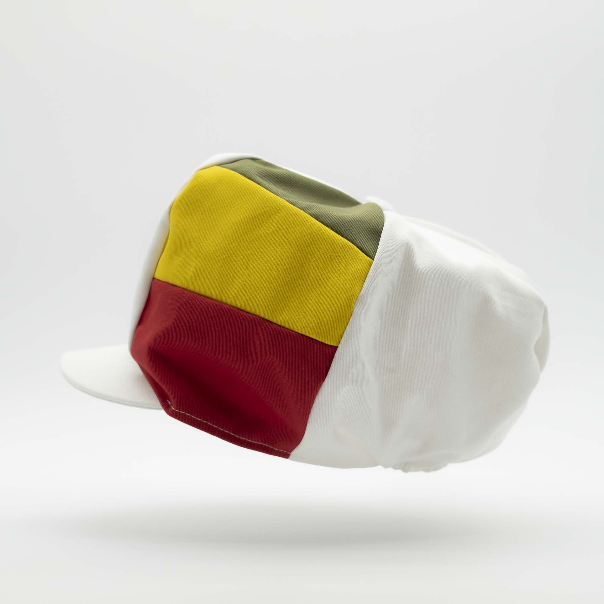 Rasta cap with visor for dreadlocks in white cotton with three stripes green yellow red on one side of the hat and white lining