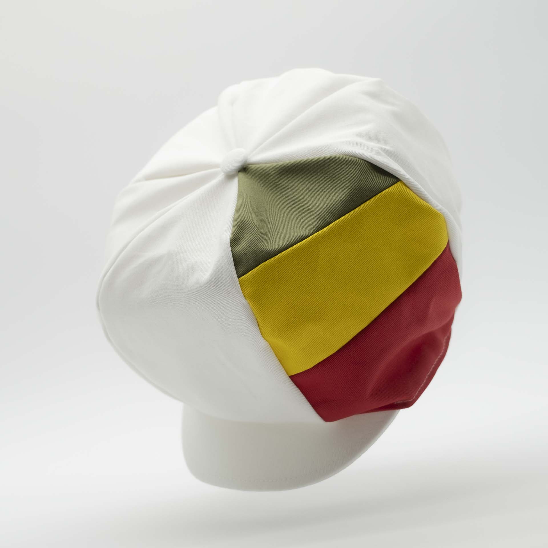 Rasta cap with visor for dreadlocks in white cotton with three stripes green yellow red on one side of the hat and white lining